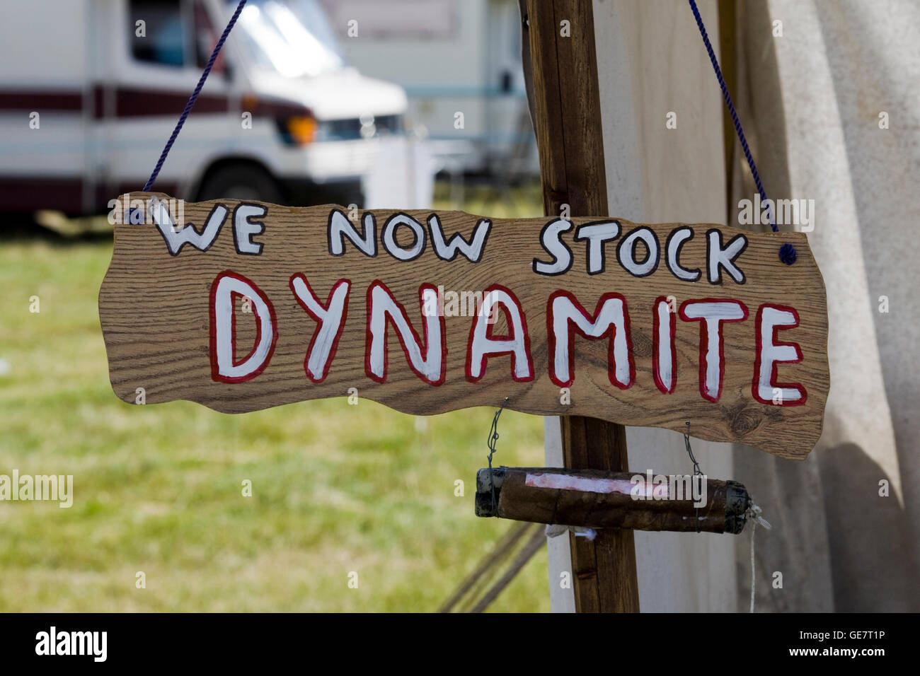 Cartello in legno "Abbiamo ora vendere Dynamite' Foto Stock