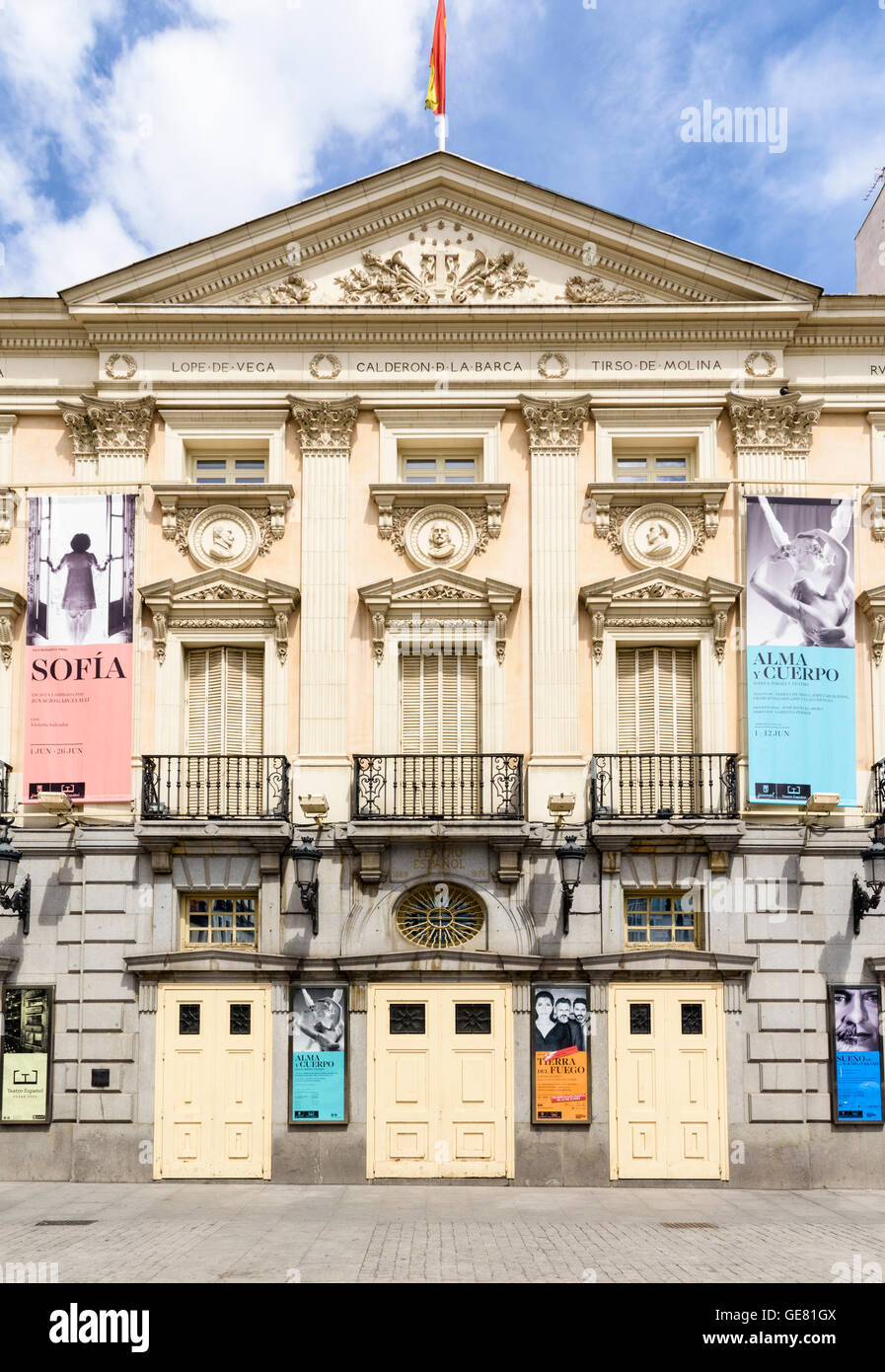Facciata del neoclassico Teatro Espanol in Plaza Ana, Madrid, Spagna Foto Stock