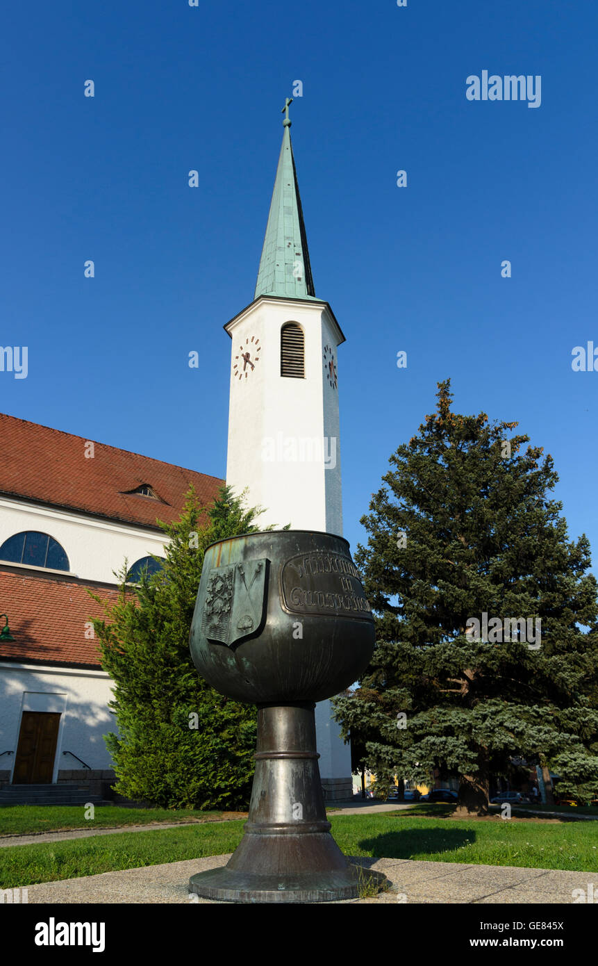 Guntramsdorf: chiesa Jakobuskirche, bicchiere di vino, Austria, Niederösterreich, Bassa Austria, Wienerwald, boschi di Vienna Foto Stock