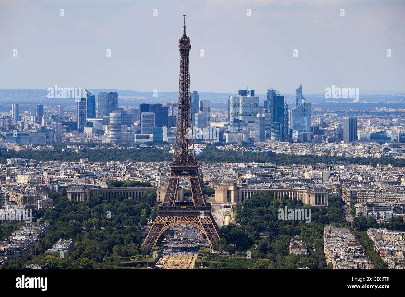 Una vista generale della Torre Eiffel a Parigi, Francia Foto Stock