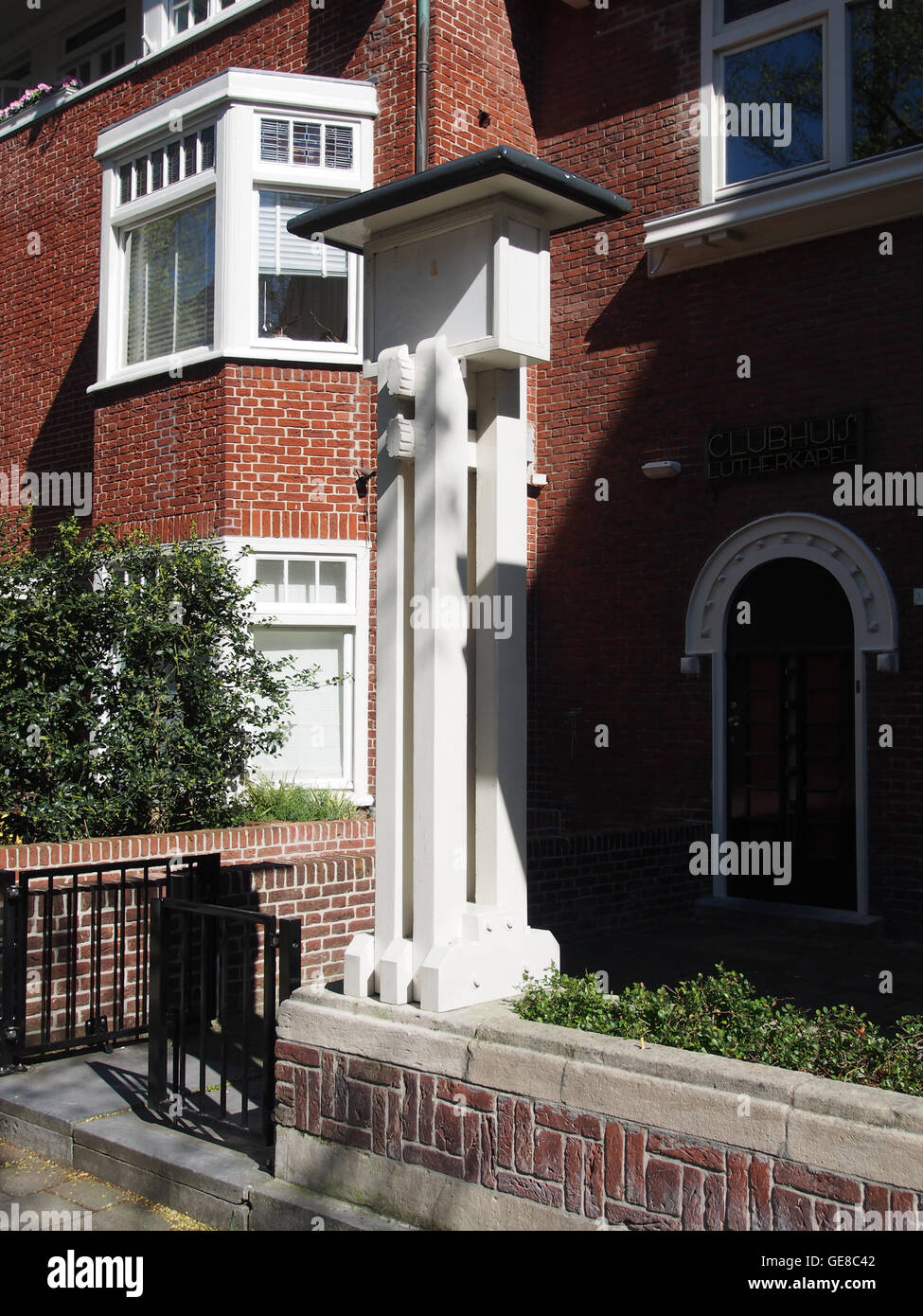 Gerrit van der Veenstraat è una strada di Amsterdam che prende il nome da Gerrit van der Veen, un combattente della resistenza durante la seconda guerra mondiale. La strada serve come promemoria storico degli sforzi della resistenza olandese durante la guerra. Foto Stock