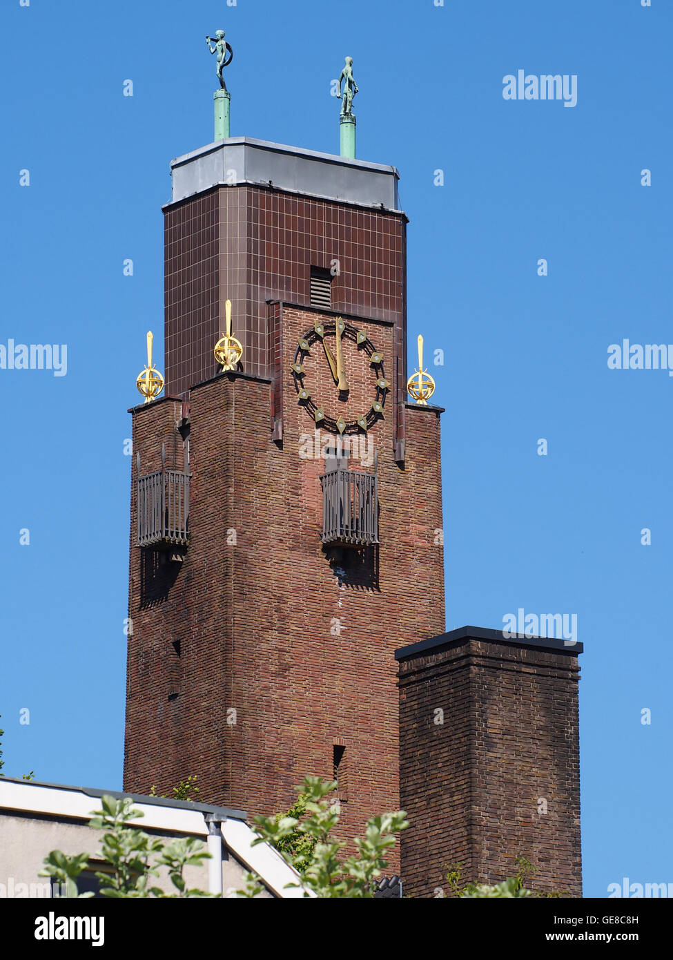 Un'immagine di Gerrit van der Veen, una figura chiave della resistenza olandese durante la seconda guerra mondiale. La fotografia fa parte di una serie che documenta le sue attività e il suo retaggio nella storia olandese, evidenziando il suo ruolo nella resistenza contro l'occupazione nazista. Foto Stock