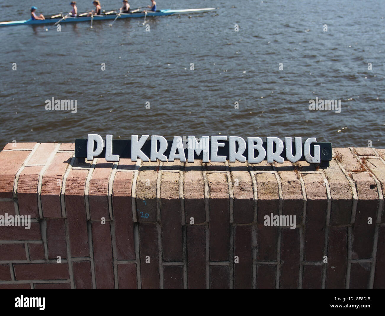 Una fotografia del PL Kramerbrug, o Bridge 400, che ne evidenzia le caratteristiche architettoniche. Il ponte è un importante elemento strutturale nella sua regione, che rappresenta l'ingegneria nell'era moderna. Foto Stock