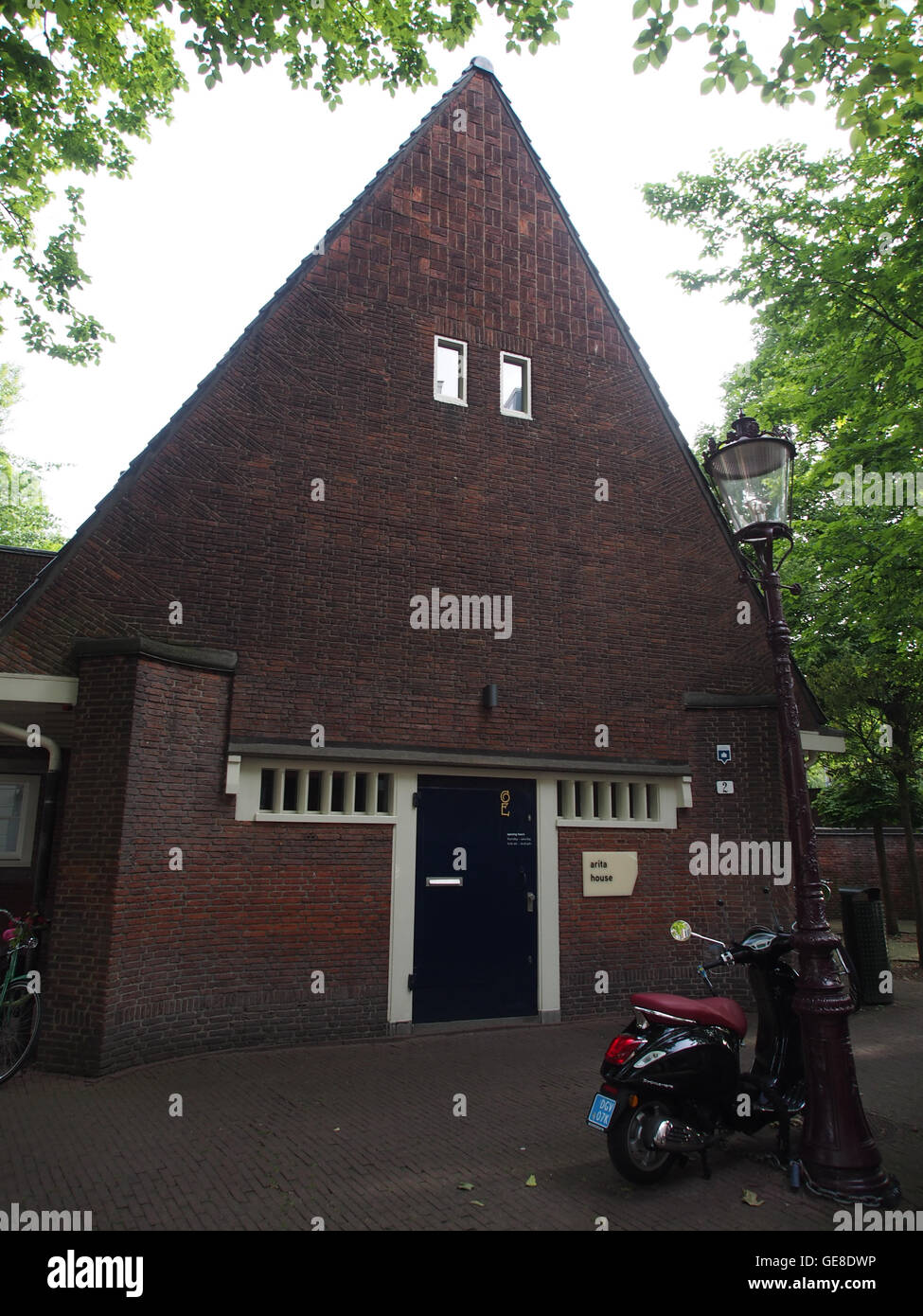 Ruysdaelkade 2-4, Rioolgemaal in verstrakte Amsterdamse School-stijl, Arita House pic1 Foto Stock