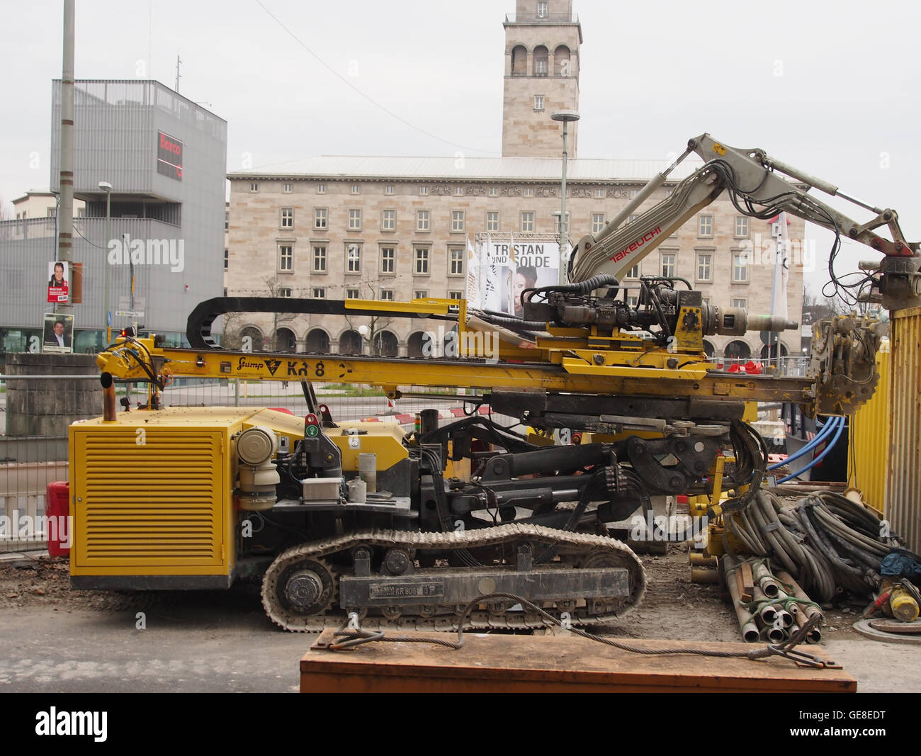 Il modello STump KR 806-3F Bild 375 è un progetto tecnico o industriale che rappresenta probabilmente una parte o uno schema meccanico. La precisione e i dettagli del lavoro evidenziano gli aspetti funzionali dell'oggetto, rendendolo un pezzo notevole per la comprensione dell'ingegneria progettuale. Foto Stock