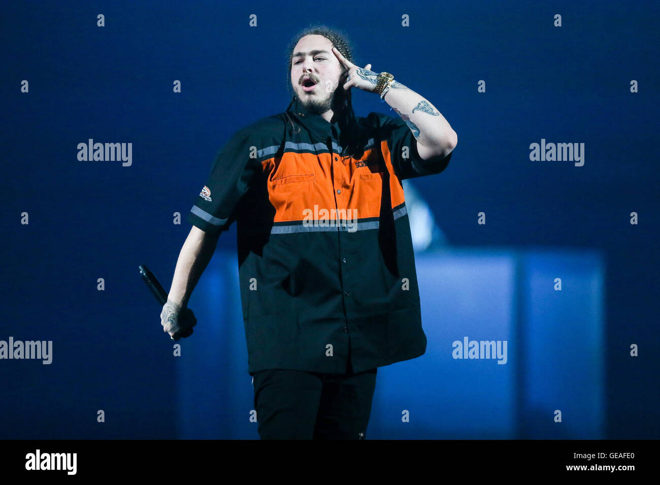 Greensboro, Nord Carolina, Stati Uniti d'America. 6 Luglio, 2016. Music Artista POST MALONE esegue a Greensboro Coliseum in North Carolina. Austin Richard Post (nato il 4 luglio 1995), noto con il suo nome di fase post Malone, è un cantante americano, chitarrista e produttore record. In agosto 2015, Malone sbarcati un contratto discografico con la repubblica. © Andy Martin Jr./ZUMA filo/Alamy Live News Foto Stock