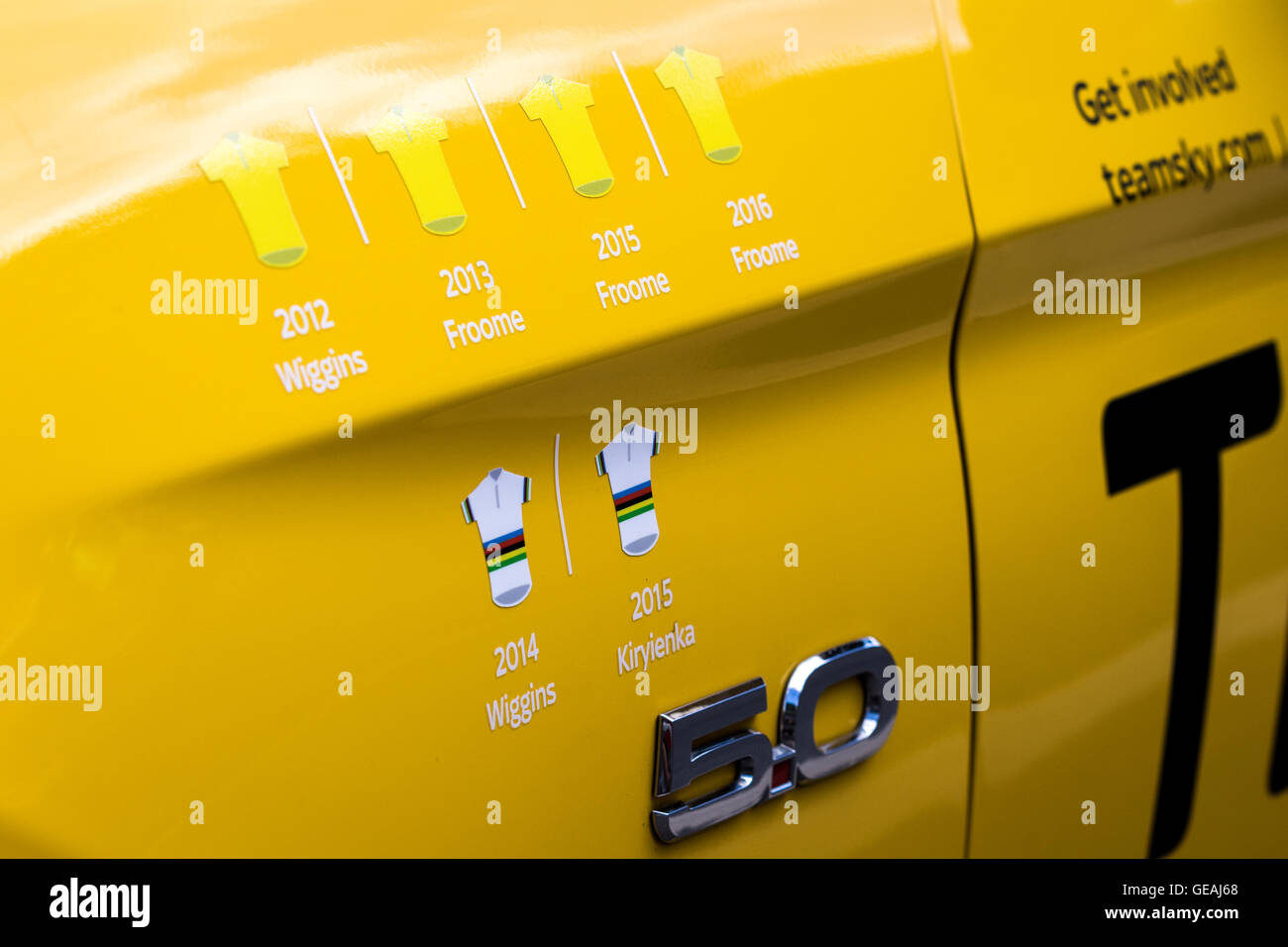 Chantilly, FR. Team Sky della Ford Mustang GT porta le decalcomanie che rappresentano i principali successi del team - 4 Tour de France. Il 24 luglio, 2016. vittorie e 2 campionati del mondo. Credito: Giovanni Kavouris/Alamy Live News Foto Stock