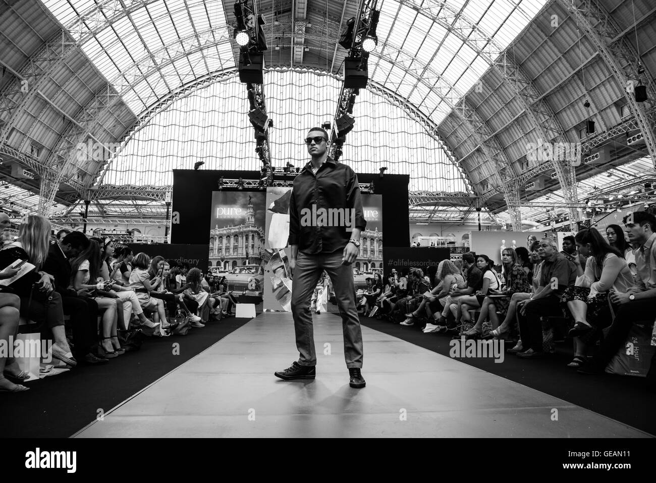 Londra puro SS17, del Regno Unito di moda leader trade show che si tiene due volte l anno in London Olympia. Foto Stock