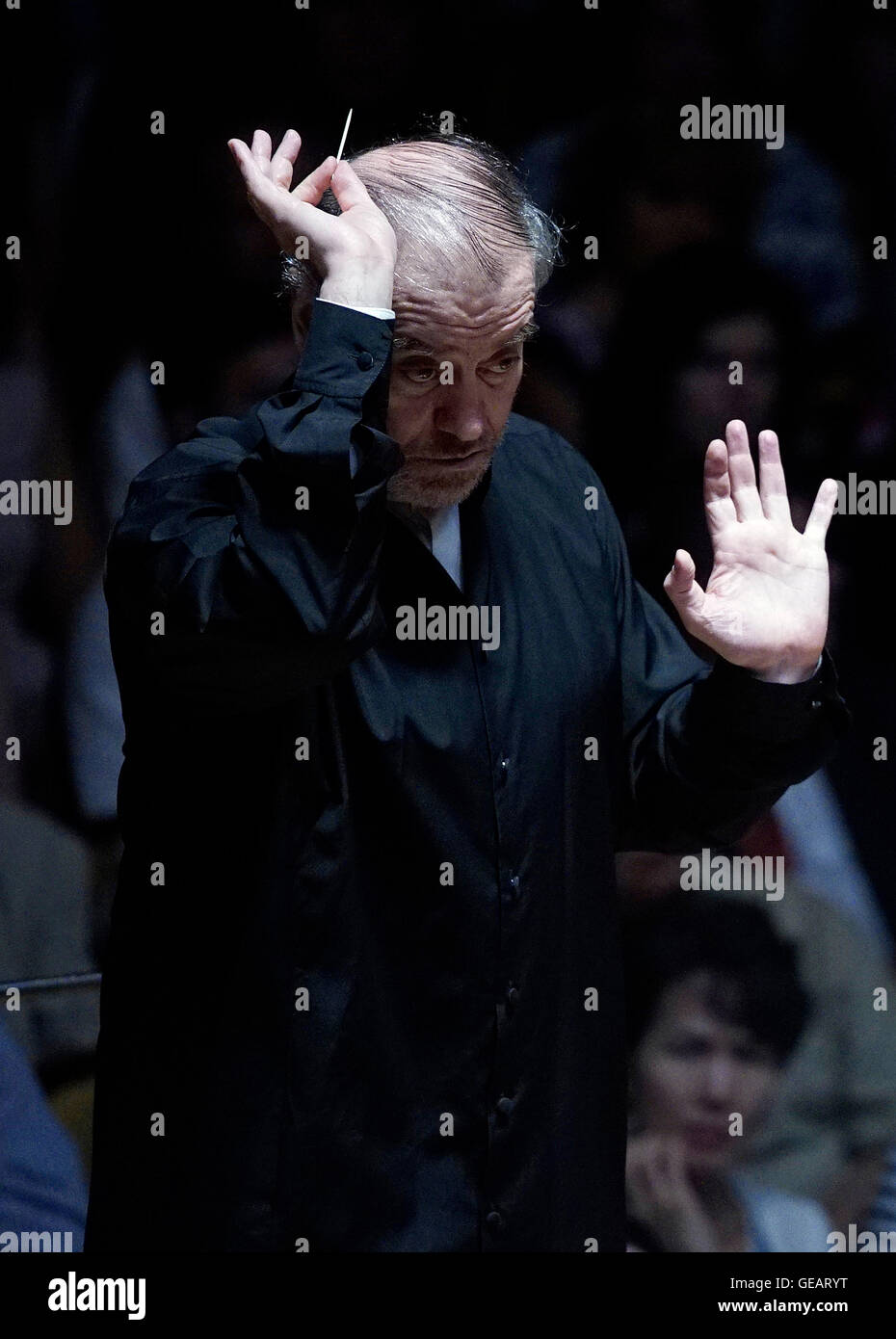 Casa Municipale di Praga. Xxv Luglio, 2016. Concerto della Carnegie Hall - National Youth Orchestra degli Stati Uniti d'America (NYO-USA) guidato da Valery Gergiev (nell'immagine) in Casa Municipale, Praga, Repubblica ceca, 25 luglio 2016. © Michal Dolezal/CTK foto/Alamy Live News Foto Stock