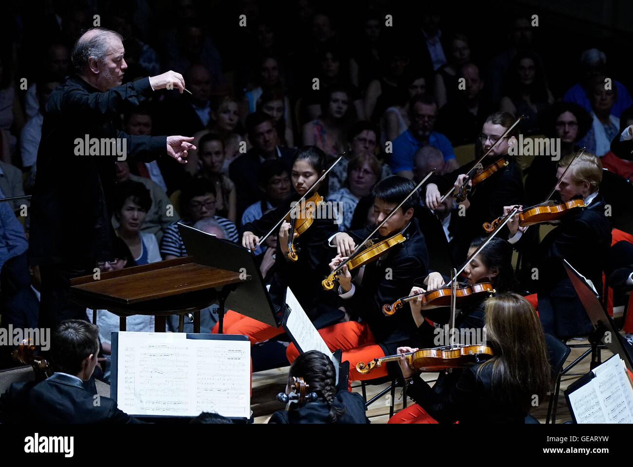 Casa Municipale di Praga. Xxv Luglio, 2016. Concerto della Carnegie Hall - National Youth Orchestra degli Stati Uniti d'America (NYO-USA) guidato da Valery Gergiev (nell'immagine) in Casa Municipale, Praga, Repubblica ceca, 25 luglio 2016. © Michal Dolezal/CTK foto/Alamy Live News Foto Stock