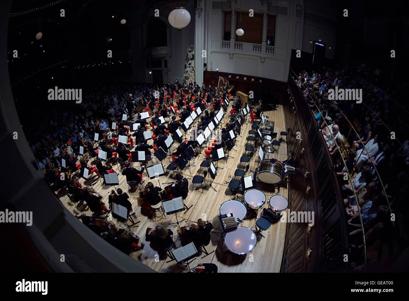 Casa Municipale di Praga. Xxv Luglio, 2016. Concerto della Carnegie Hall - National Youth Orchestra degli Stati Uniti d'America (NYO-USA) guidato da Valery Gergiev in Casa Municipale, Praga, Repubblica ceca, 25 luglio 2016. © Michal Dolezal/CTK foto/Alamy Live News Foto Stock