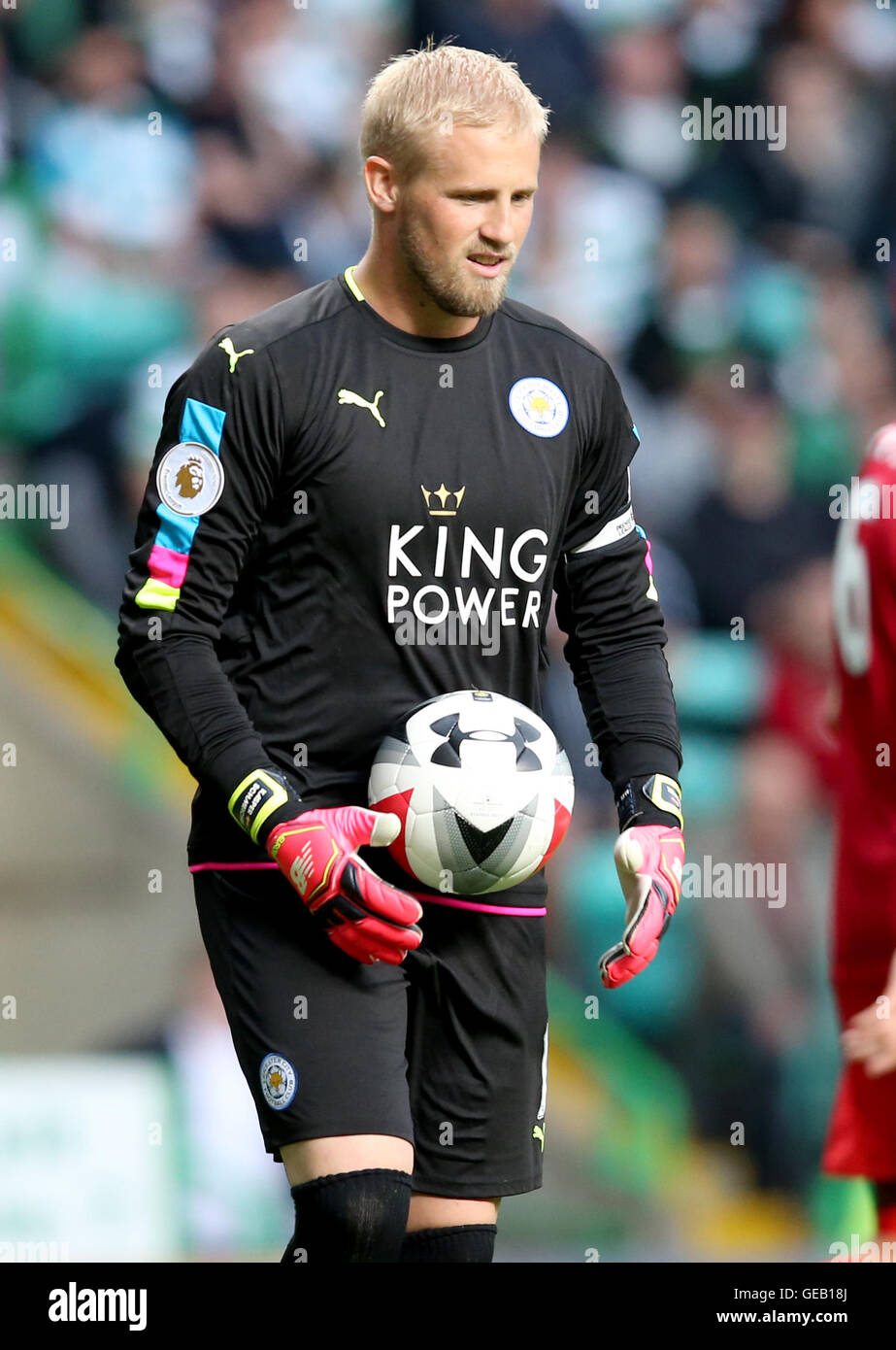 Il portiere di Leicester City Kasper Schmeichel durante la partita della Coppa dei campioni internazionali 2016 al Celtic Park, Glasgow. PREMERE ASSOCIAZIONE foto. Data immagine: Sabato 23 luglio 2016. Vedi PA storia CALCIO Celtic. Il credito fotografico dovrebbe essere: Jane Barlow/PA Wire. RESTRIZIONI: Nessun utilizzo con audio, video, dati, elenchi di apparecchi, logo di club/campionato o servizi "live" non autorizzati. L'uso in-match online è limitato a 75 immagini, senza emulazione video. Nessun utilizzo nelle scommesse, nei giochi o nelle pubblicazioni di singoli club/campionati/giocatori. Foto Stock