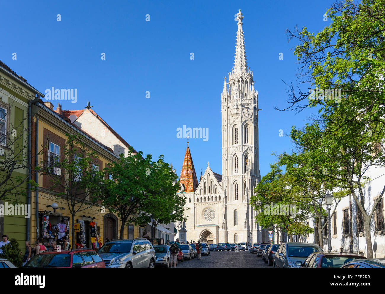Budapest: Street Uri utca, la chiesa di San Mattia, Ungheria, Budapest, Foto Stock