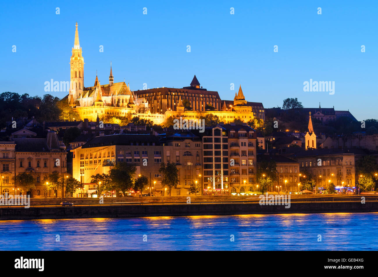 Budapest: Danubio, Bastione del Pescatore e la chiesa di Mattia, Ungheria, Budapest, Foto Stock