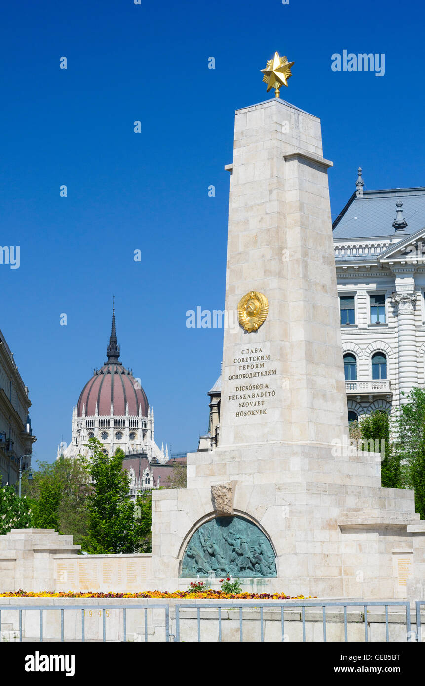 Budapest: sovietica Monumento di liberazione e il Parlamento, Ungheria, Budapest, Foto Stock