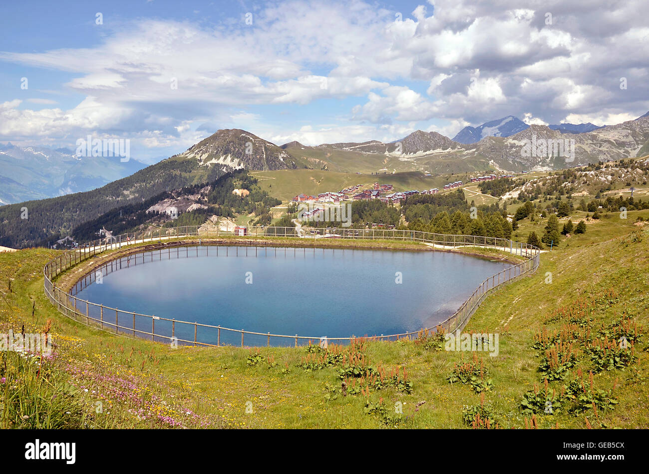 Laghetto di montagna di La Plagne in Francia Foto Stock