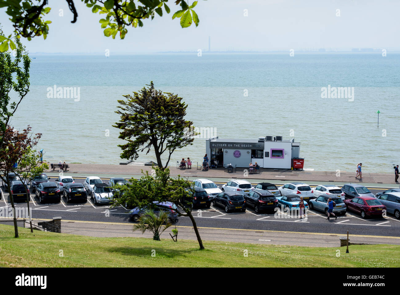 Olivers sulla spiaggia, caffetteria aperta nel 2015. Eseguire da Jamie Oliver's zio. Southend on Sea. Foto Stock