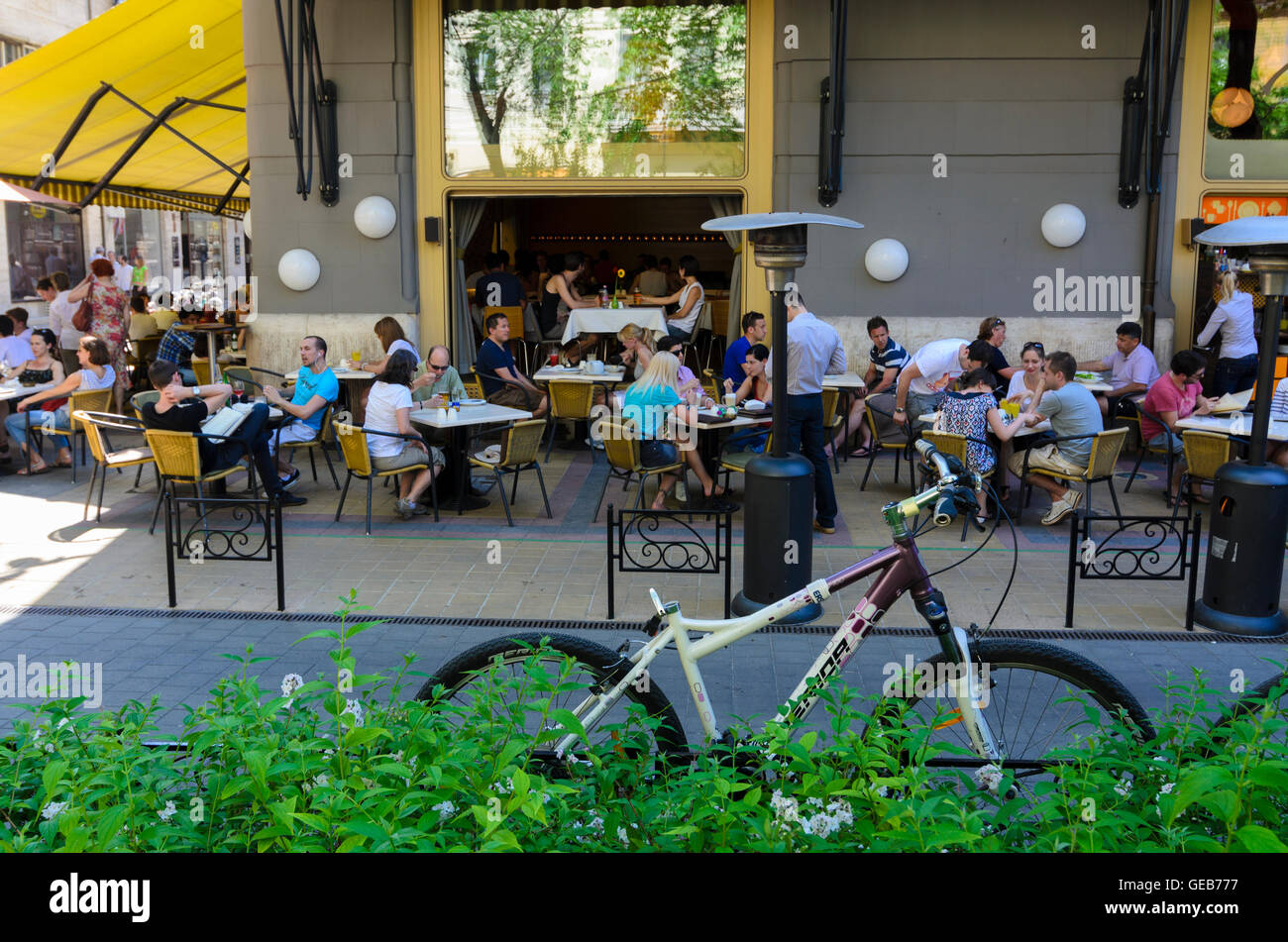 Budapest: ristorante a piazza Liszt Ferenc ter, Ungheria, Budapest, Foto Stock