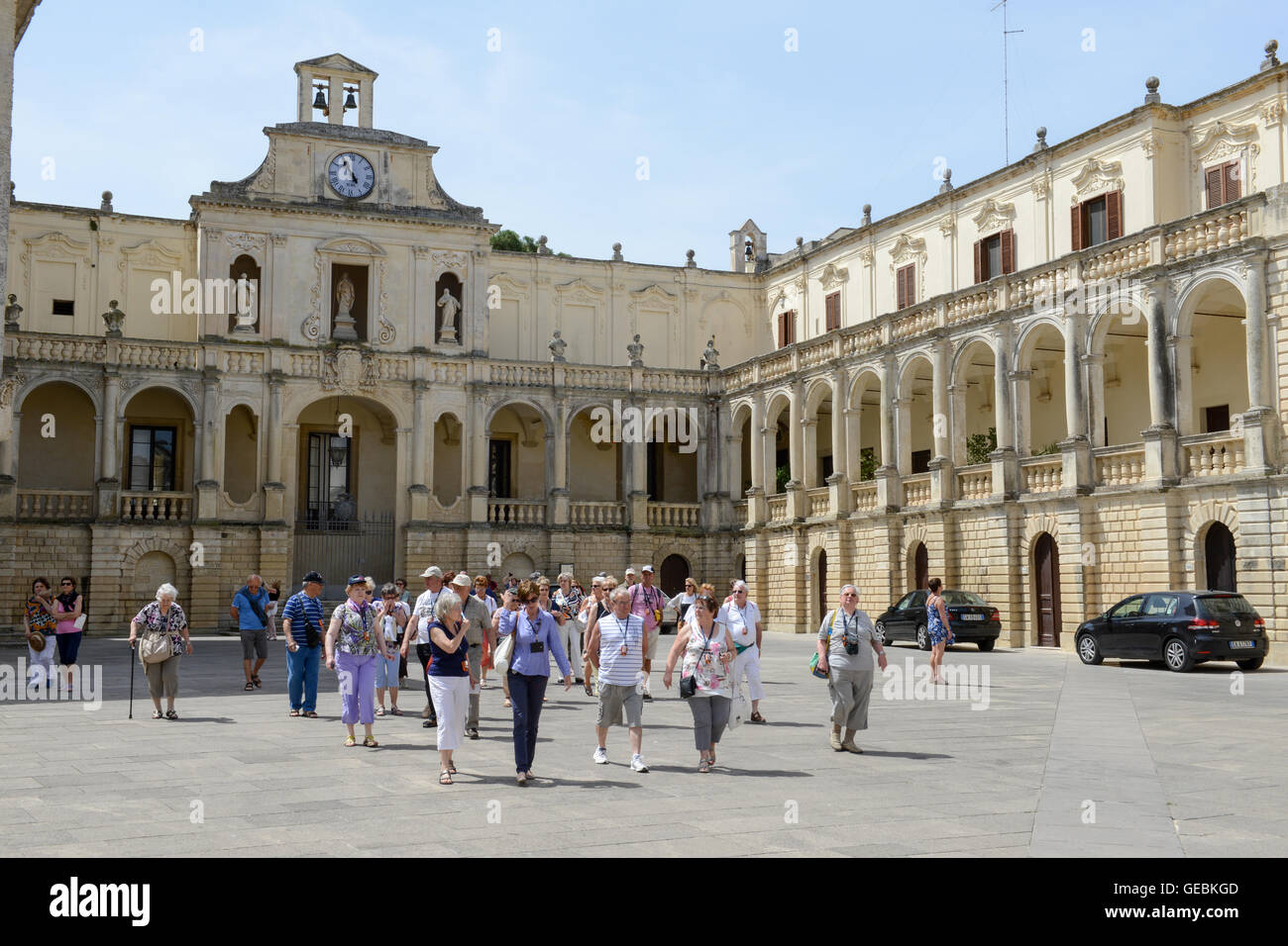 Lecce, Italia - 23 Giugno 2016: il palazzo episcopale su piazza del Duomo a Lecce, Italia Foto Stock