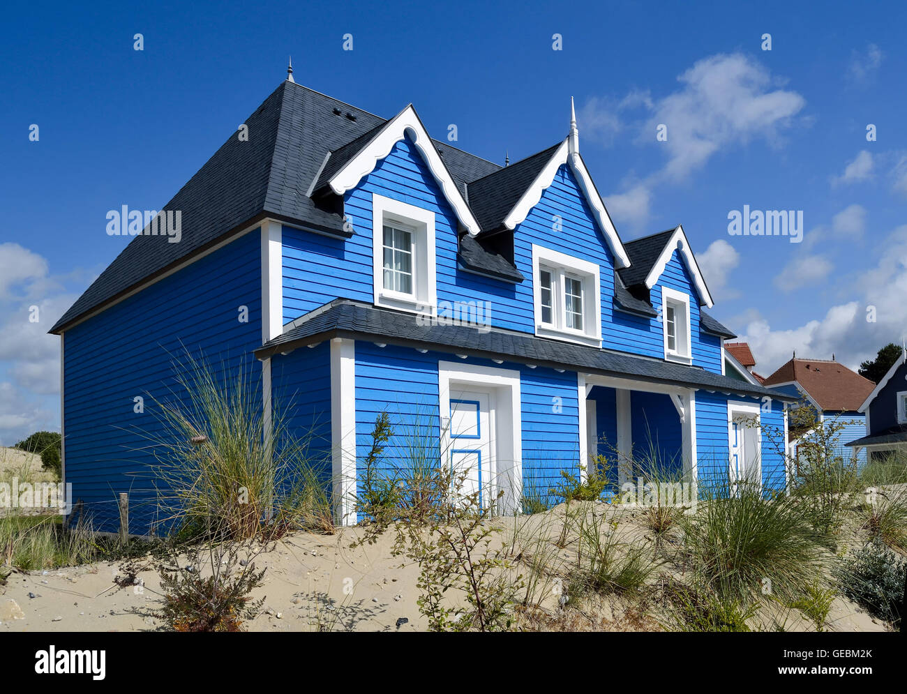 Legno casa blu in Dune Fort-Mahon-Plage in Francia Foto Stock
