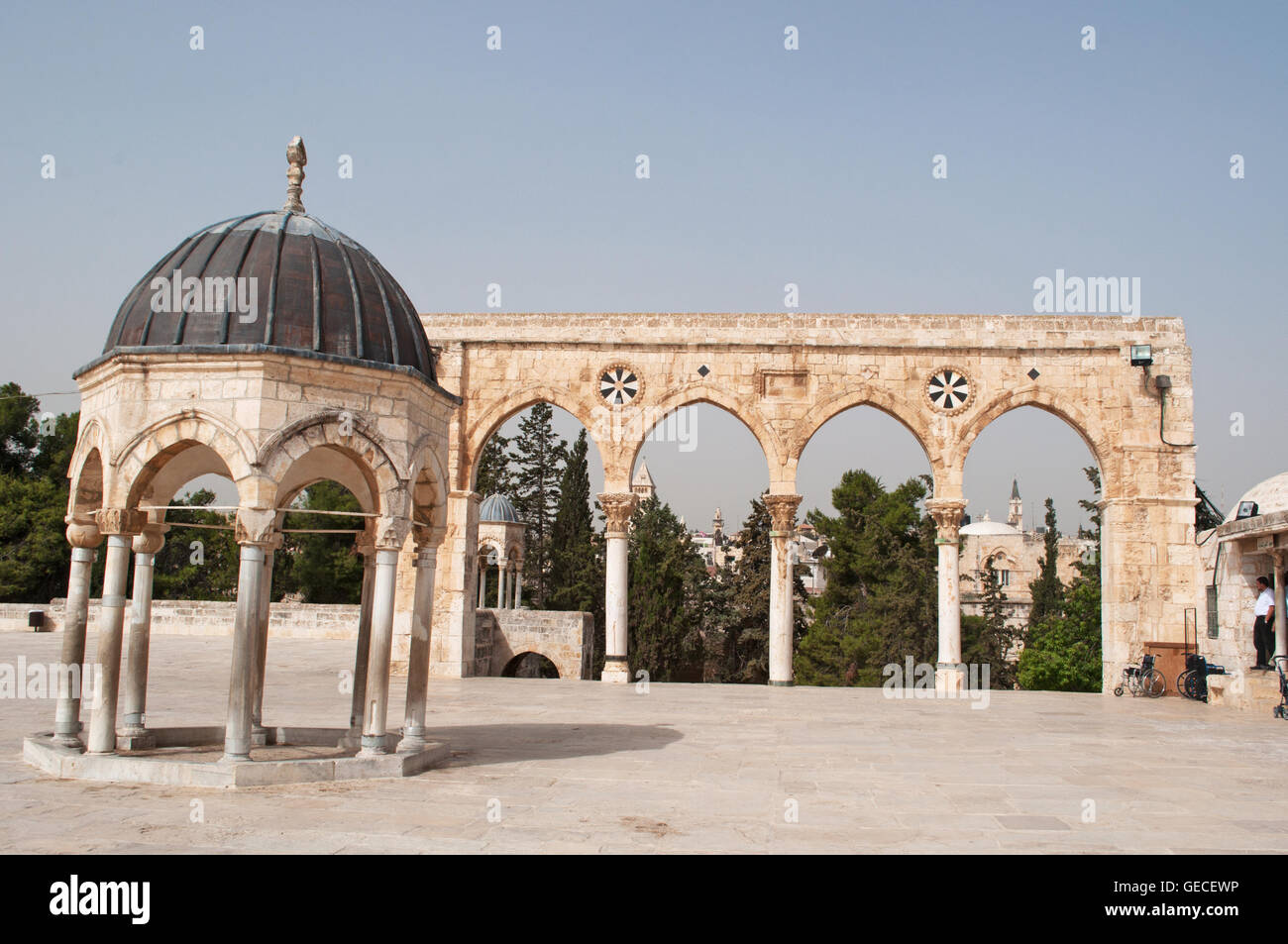 Gerusalemme: gli archi e la cupola dei venti, una piccola del XVI secolo dome sul Monte del Tempio, noto ai musulmani come l'Haram esh-Sharif Foto Stock