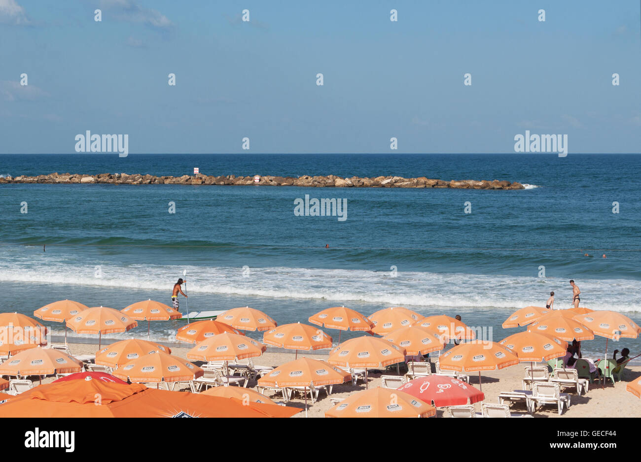 Tel Aviv, Israele: vista del mare Mediterraneo e la spiaggia Foto Stock