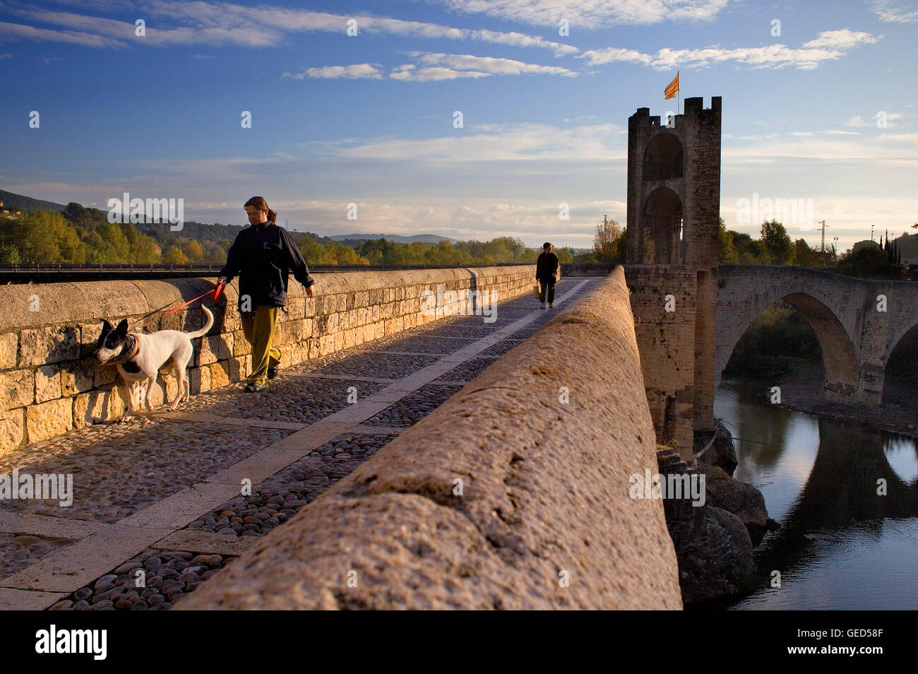 Ponte medievale -11 ° secolo, Besalú, La Garrotxa, Girona, Spagna Foto Stock
