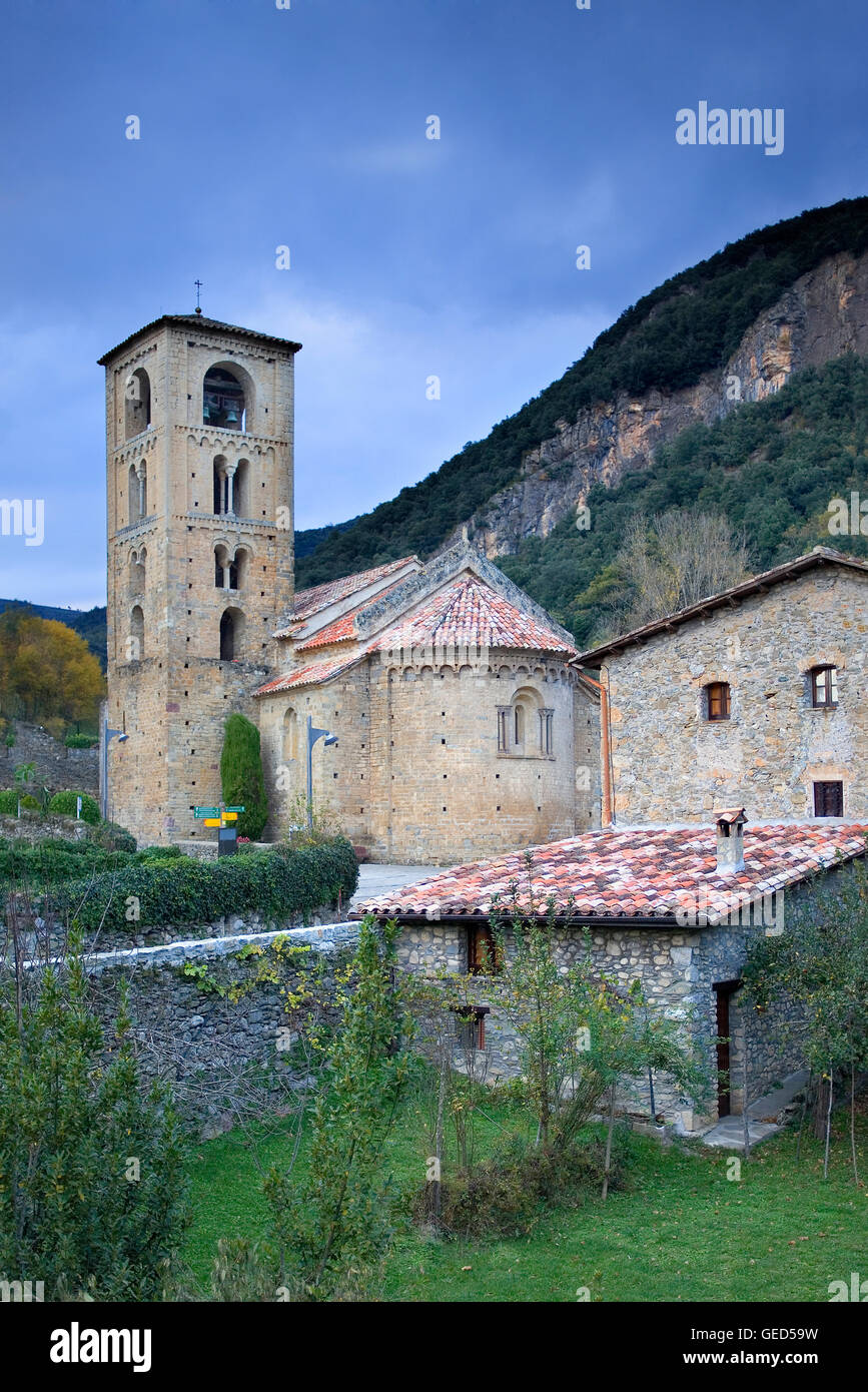 La chiesa romanica di Sant Cristòfol (s. XII), generano. Garrotxa, Girona, Catalogna, Spagna Foto Stock