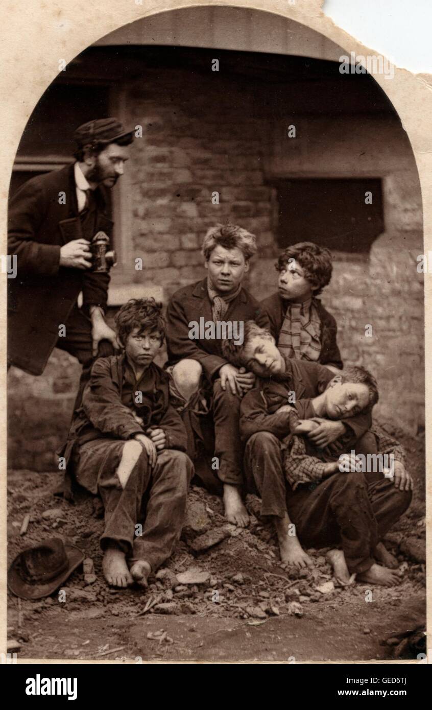 I bambini di strada reclutati per servizio navale dalla Società Marine, 1880 Foto Stock