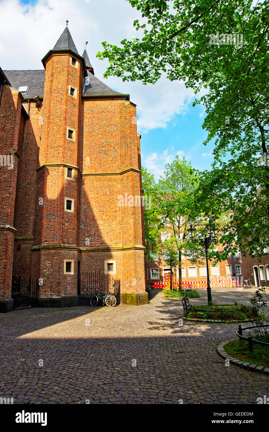 St Lambertus Basilica nel centro della città vecchia di Düsseldorf in Germania. È la capitale del Reno Westfalia regione. Foto Stock