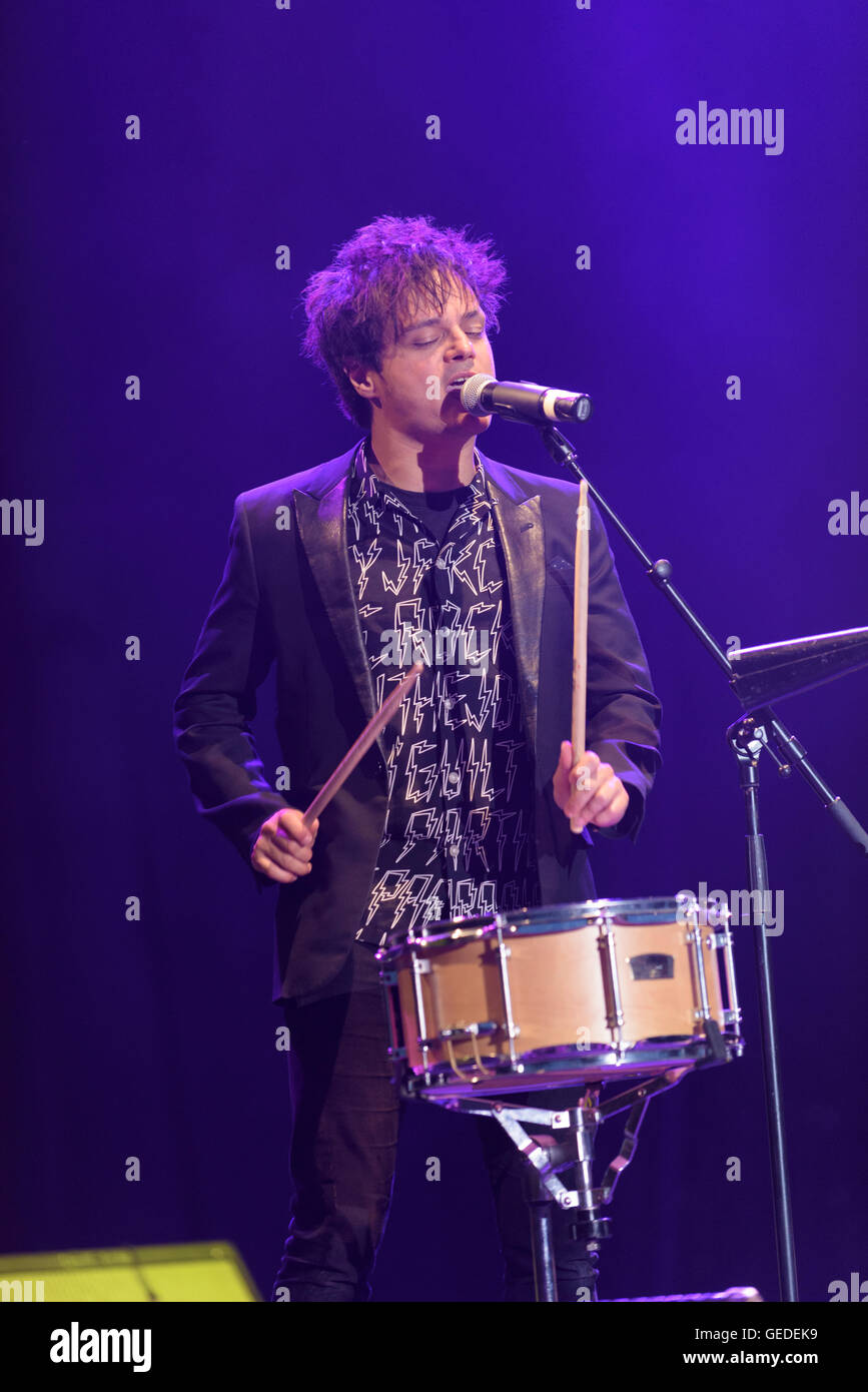 Jamie Cullum effettuando al Festival Cornbury, grande Tew station wagon, Oxfordshire, Inghilterra, 8 Luglio 2016 Foto Stock