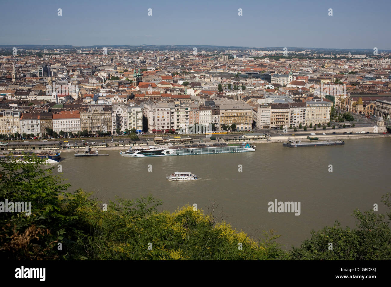 Vista sul Danubio a pesti anche rakpart e oltre visto dalla collina di Gellert Foto Stock