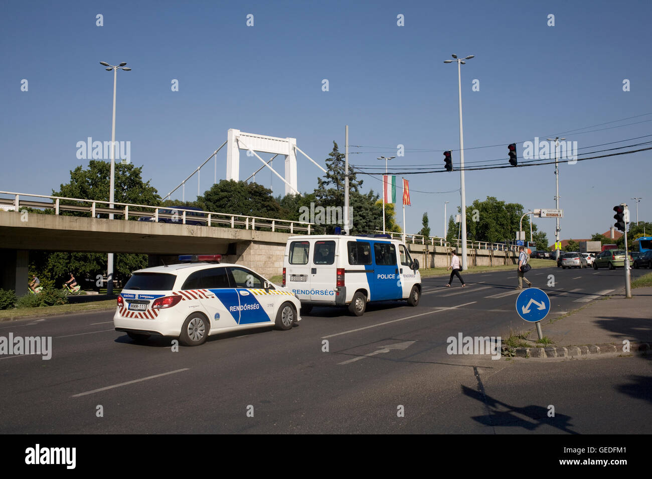 I veicoli della polizia a Dobrentei Ter Foto Stock