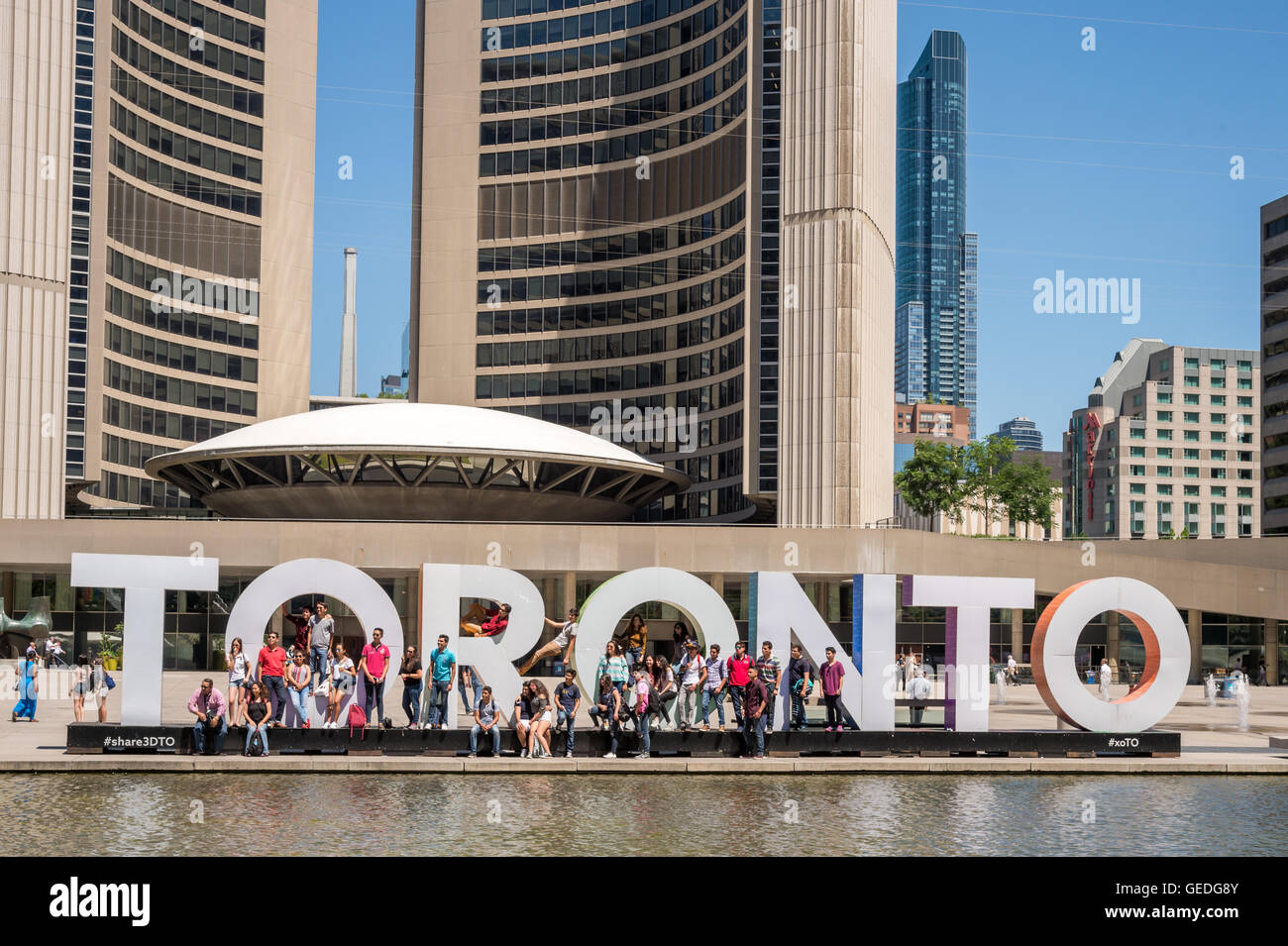 3D segno di Toronto e Nathan Phillips Square a Toronto in Canada Foto Stock