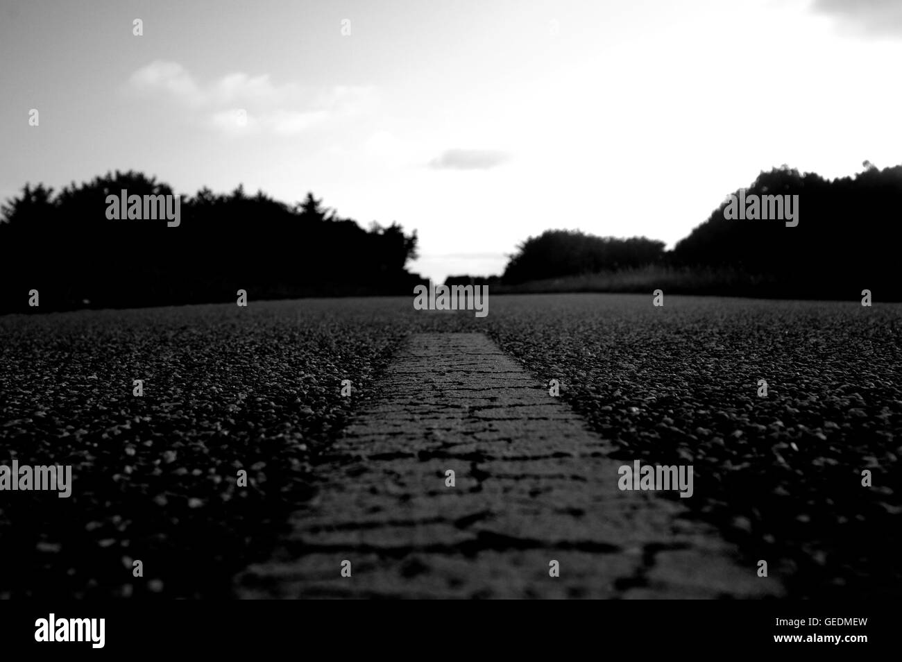 Blackandwhite,adorabili,waldisputninsphotography,geometria,abstract,moody,creative,prospettiva,pavimentazione,Road,superficie,,areale wayart Foto Stock
