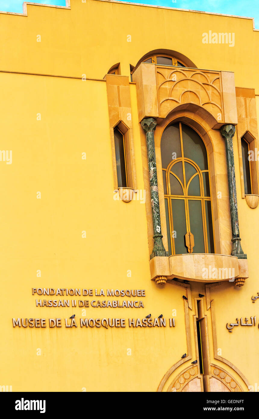 Museo della moschea di Hassan II sulla spiaggia di Casablanca al tramonto, Marocco Foto Stock