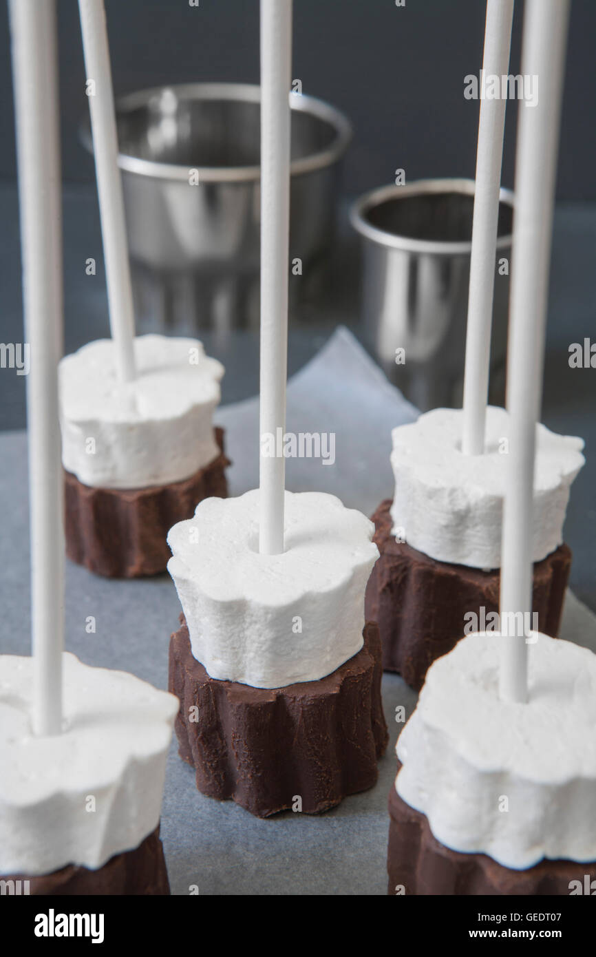Cioccolata calda bastoni con Marshmallows, Close-Up Foto Stock