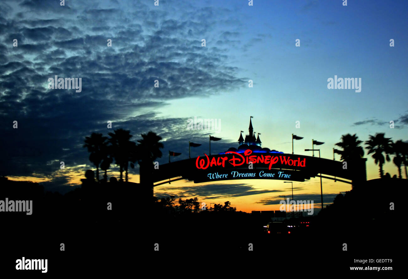 Orlando, Florida, Stati Uniti d'America. Gennaio 31st, 2007. Tramonto all'ingresso di Walt Disney World. Lucy Clark/Alamy Live News Foto Stock
