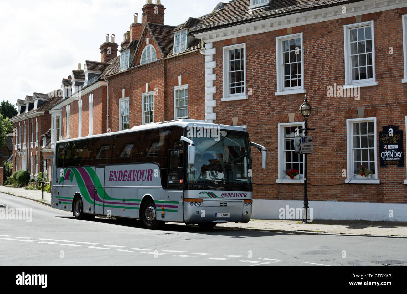 Un pullman turistico nella Città Vecchia, Stratford-upon-Avon centro città, REGNO UNITO Foto Stock