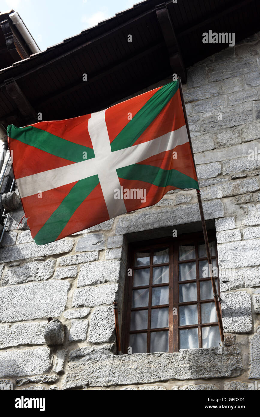 Bandiera basca in Lesaka in Navarra Spagna Foto Stock
