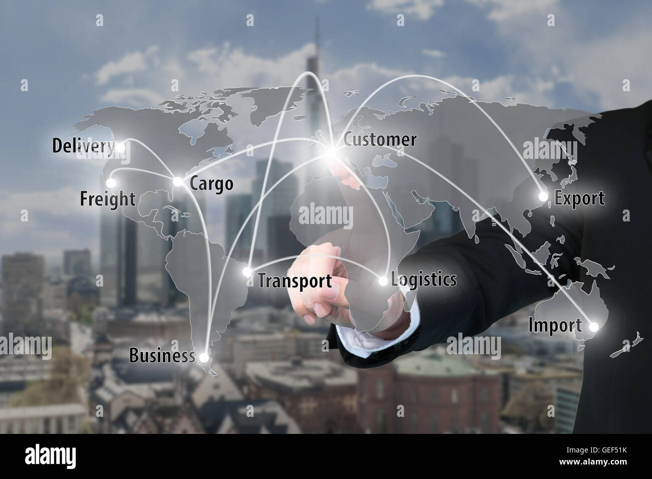 Imprenditore lavora con interfaccia virtuale mappa di connessione della rete globale di partner connection Foto Stock