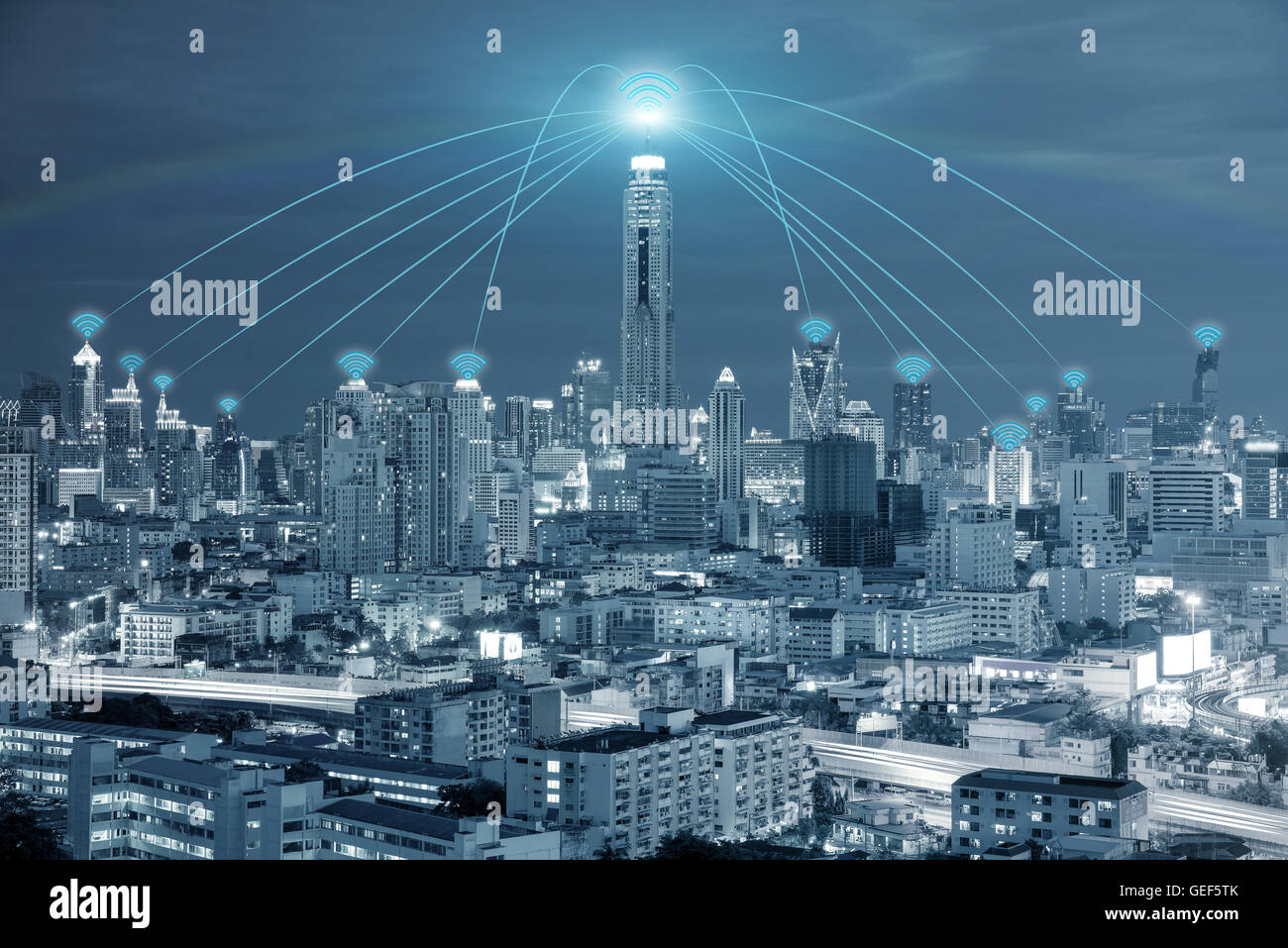 La tecnologia di rete e di concetto di connessione - Connessione di rete Wifi nel centro business district utilizzare per la connessione di rete wifi Foto Stock