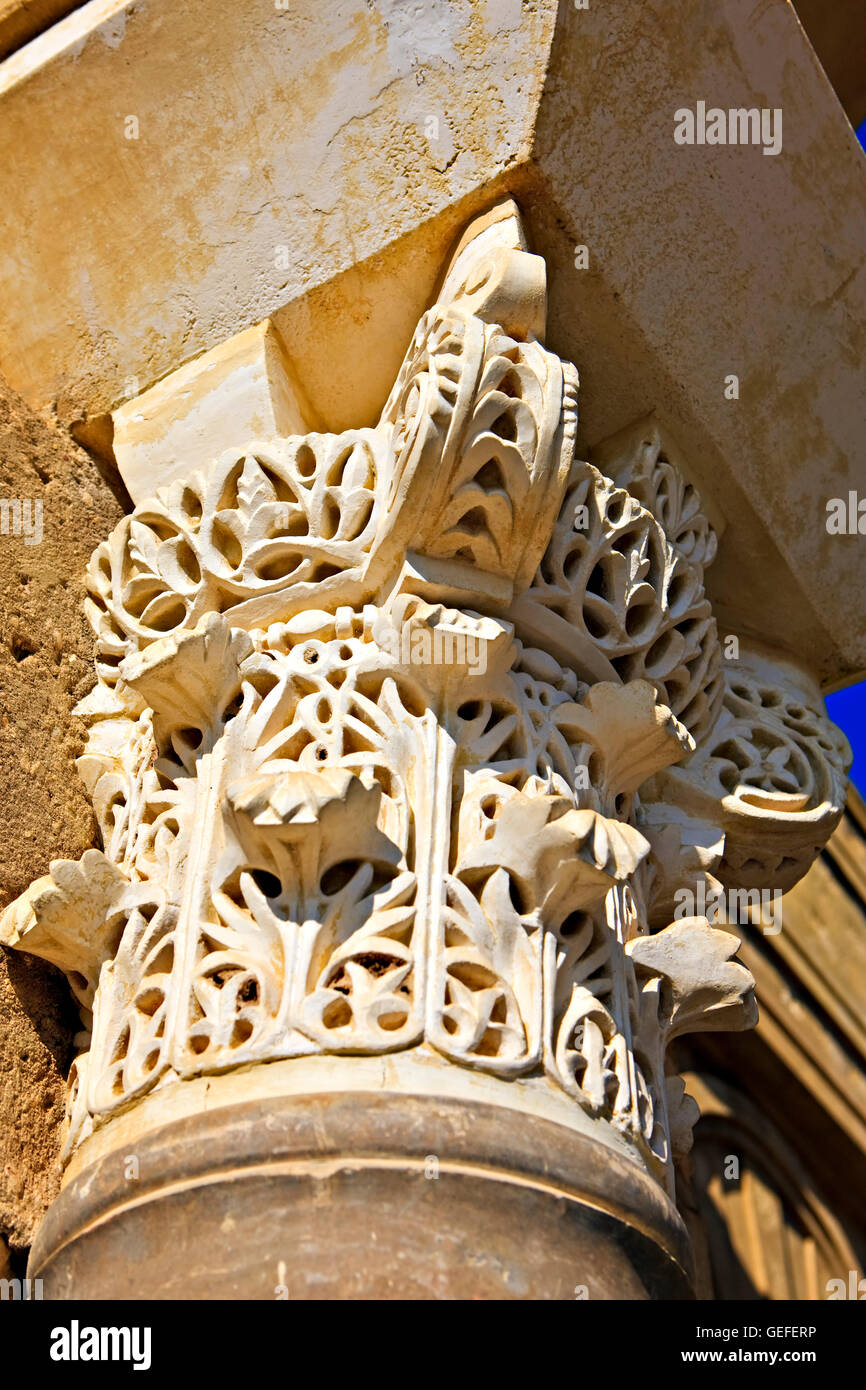 Geografia / viaggi Andalusia, intricate sculture di colonne dell'Edificio basilicale Superior (Basilica Superiore edificio), Medina Azahara (Medinat al-Zahra), provincia di Cordoba, Andalusia (Andalucia), No-Exclusive-uso Foto Stock