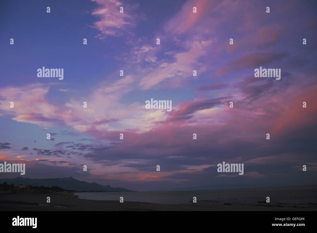 Sfondo naturale di un romantico color pastello sky, vista rilassante che ti fa sognare, lo spazio per il testo Foto Stock