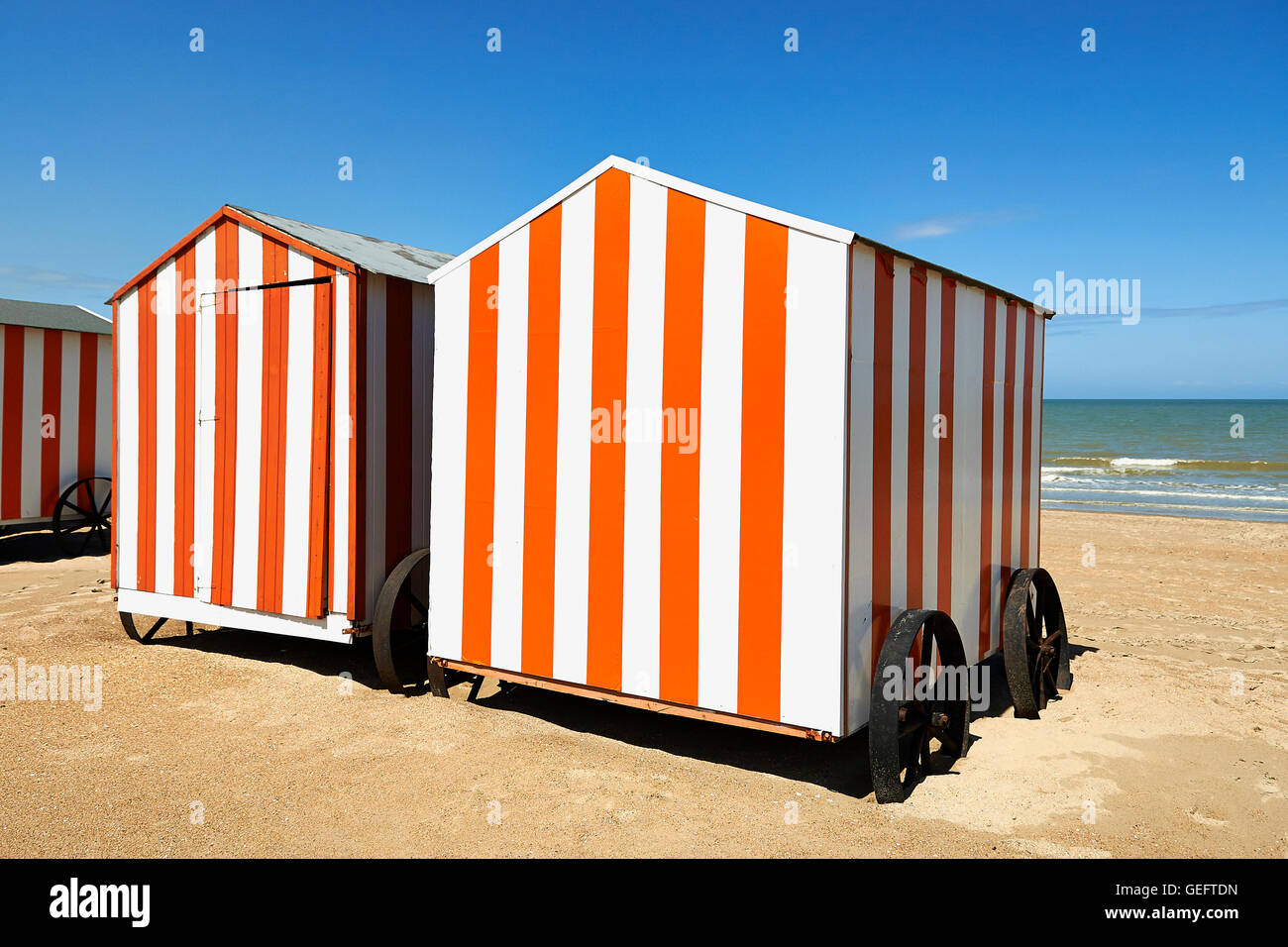 Cabine da spiaggia presso il Northsea, De Panne, Belgio Foto Stock