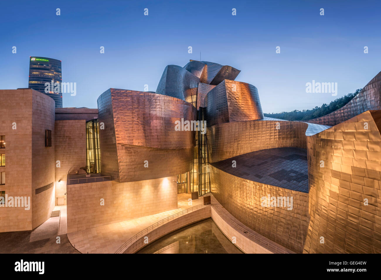 Museo Guggenheim Bilbao , Museo di arte moderna e contemporanea , architetto Frank Gehry , Bilbao, Paesi Baschi (editio Foto Stock