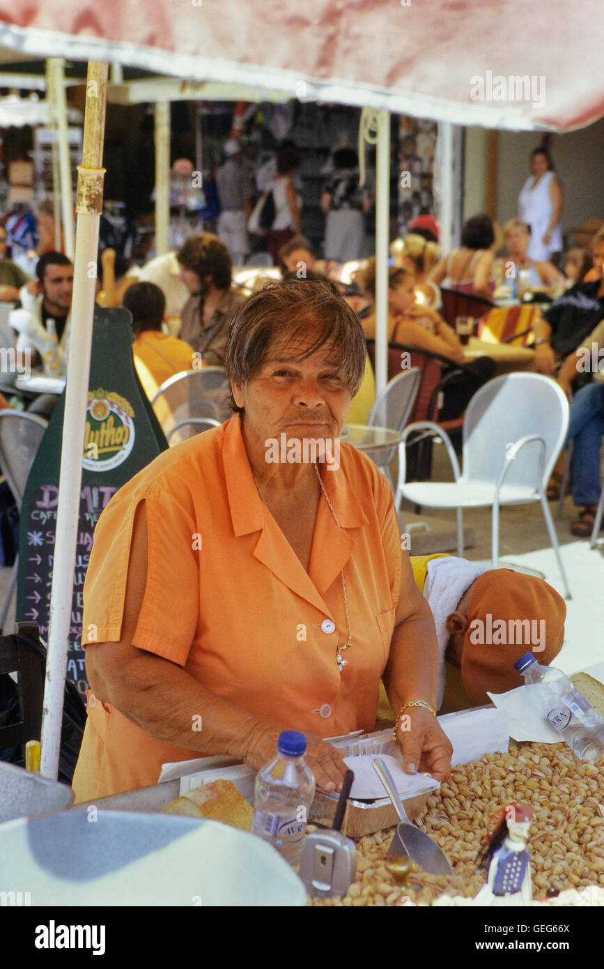 Pistacchio venditore. Atene. La Grecia. Europa Foto Stock