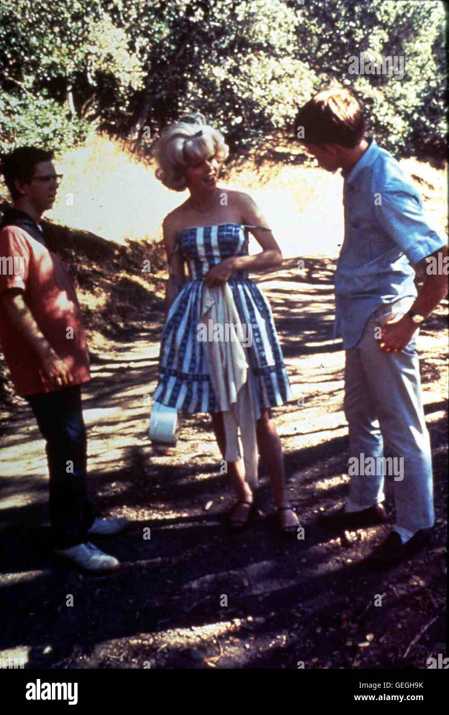 Charlie Martin Smith, Candy Clark, Ronny Howard Steve (Ronny Howard,r) erklaert Terry (Charlie Martin Smith) und Debbie (Candy Clark), dass er die Stadt am Tag naechsten verlassen wird, um auf College zu gehen. *** Caption locale *** 1973, American Graffit Foto Stock