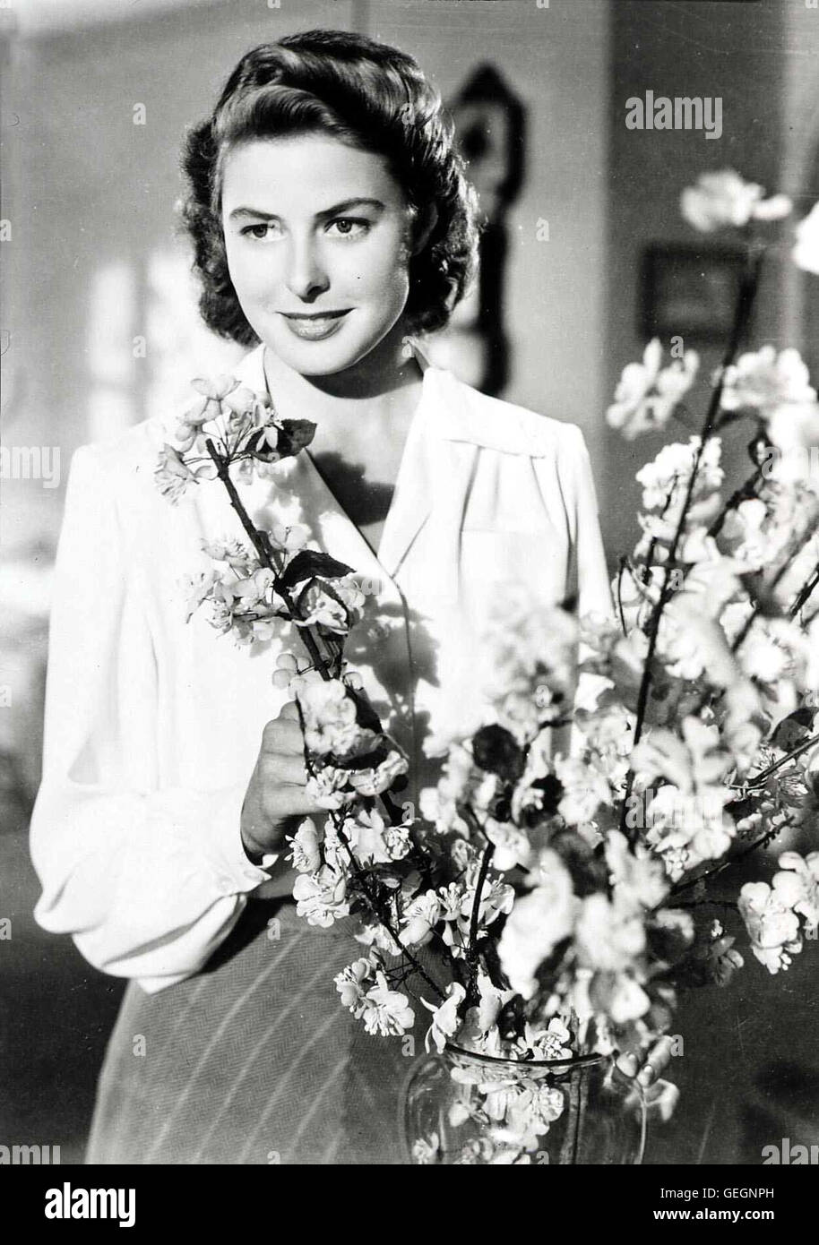 Ingrid Bergman, circa 1942, 1940s, Bergman, Ingrid, Blumen, film di Star, fiori, ritratto, Ingrid Bergman Foto Stock