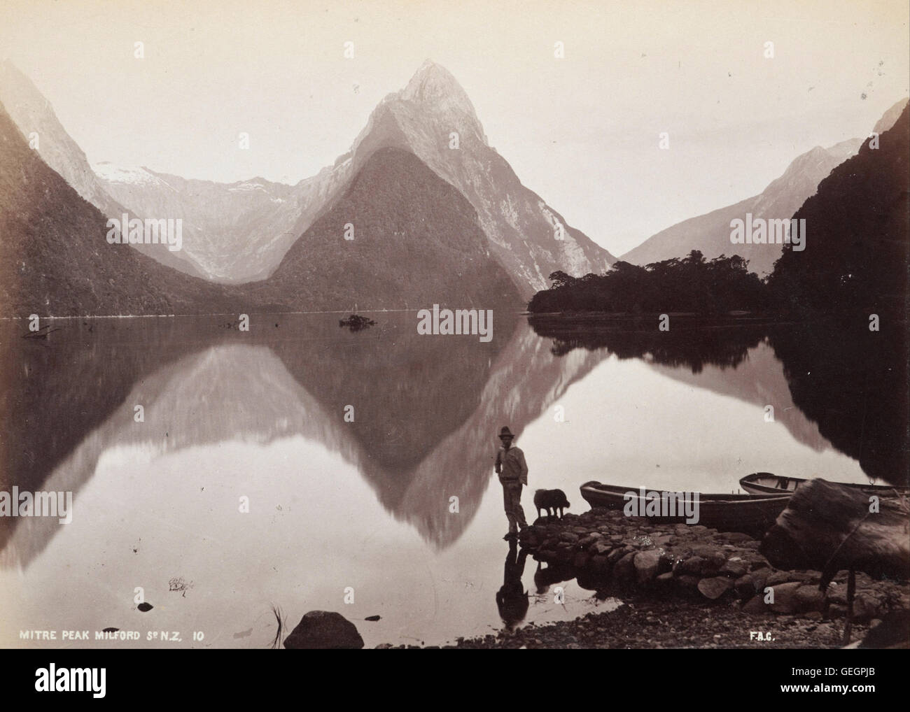 Frank Coxhead - Mitre Peak, Milford Sound, NZ. Dall'album- 'Australasian scenario' Foto Stock
